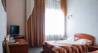 Гостиница Кольцо Клинцы Улучшенный двухместный номер с 2 отдельными кроватями-1